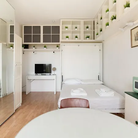 Guesthost - Dergano M3 Bright *