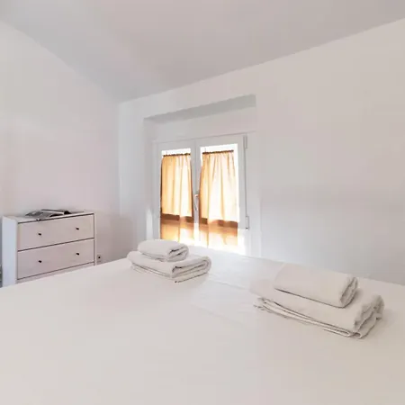 Italianway Easy - Cola Montano 8 Apartment