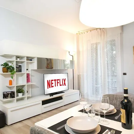 Cozy 5 Posti Letto - 15 Minuti Dal Duomo - Metro M1 A 4 Minuti - Ac - Wifi - Netflix *