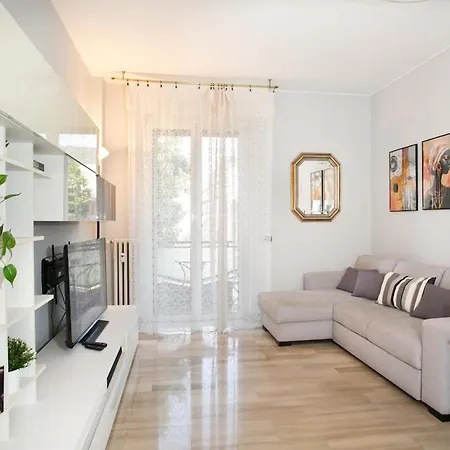 Cozy 5 Posti Letto - 15 Minuti Dal Duomo - Metro M1 A 4 Minuti - Ac - Wifi - Netflix * Milano