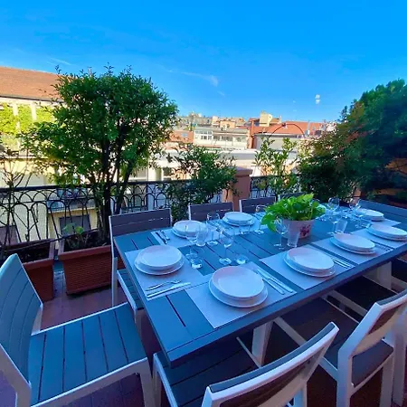 Penthouse With Panoramic Terrace-8 Minutes From The Duomo Apartamento