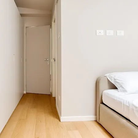 Apartment - Bixio 17 P4 - Porta Venezia *