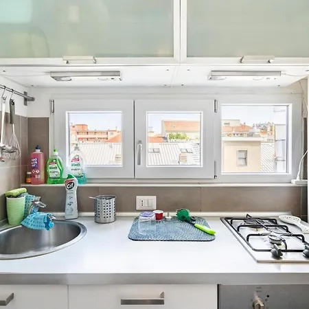 Lovely Flat Close To Center In Porta Romana *
