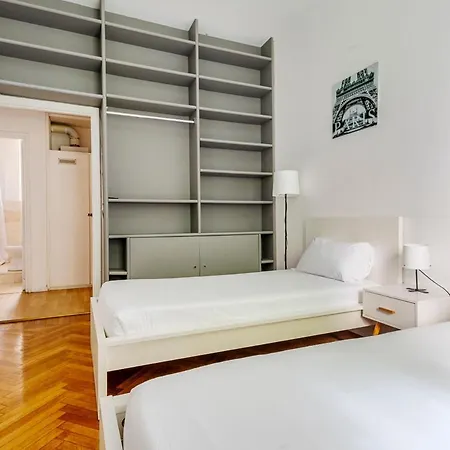 Exclusive 4 Bedrooms In Brera Apartman