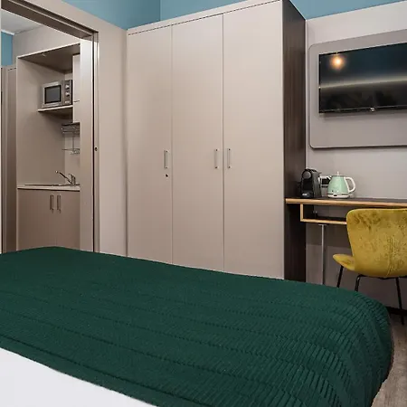 Apartament Strategic -fully Equipped, 5 Minutes From Station, M2, M3, Airport Shuttle *