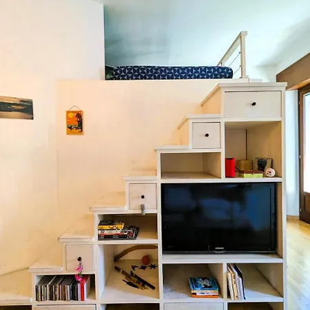 דירה Charming With Balcony - Porta Romana *