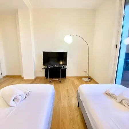 Penthouse With Panoramic Terrace-8 Minutes From The Duomo *