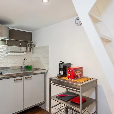 Cozy Near The Arch Of Peace