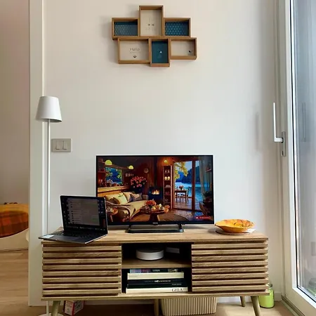 Mylo's -15 Minutes From The Duomo, Ieo, Prada