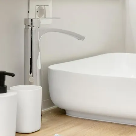 Apartment Modern With Wi-fi & Ac 15 Min To Duomo Milan