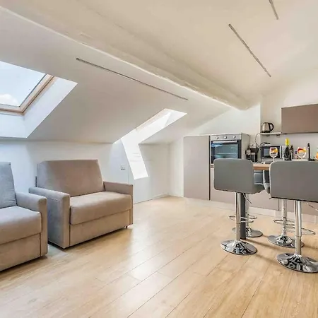 Heated Hydromassage Pool Station1' View * Milán