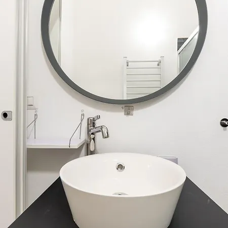 Stunning In Bovisa Apartment *