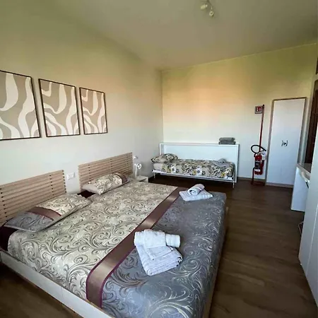 Simona -bocconi,naviglio,duomo,milano-cortina,ieo,iulm,assago Forum * Милан
