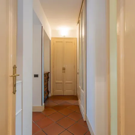 Apartment Historic Close To The Station