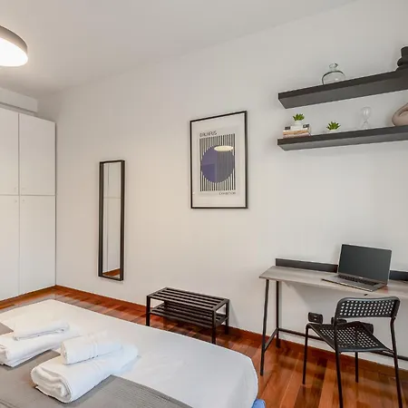 Spacious Design Flat At Navigli At 15 Min From Duomo *