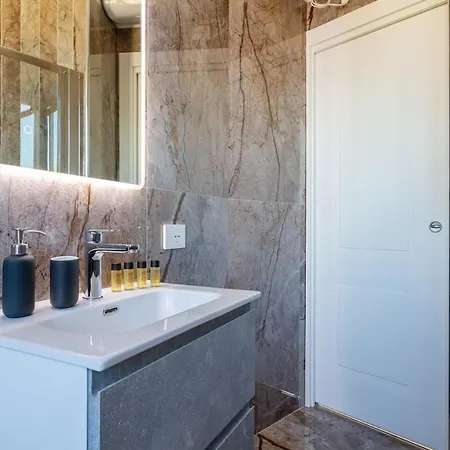 5min From Metro M1 New Flat شقة