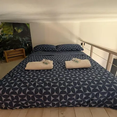 Charming With Balcony - Porta Romana Apartament *
