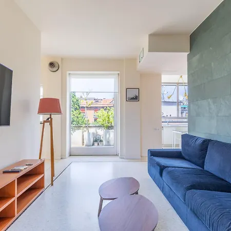 Penthouse With Terraces, Jacuzzi & Garage Milano