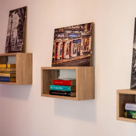 Lägenhet Private Terrace & 2 Bedrooms Near Bosco Verticale Milano