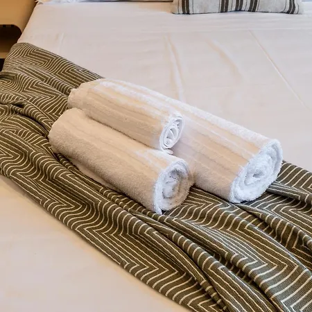 Stayeasy Crivelli - Stylish Studio, Duomo Walking Apartment *