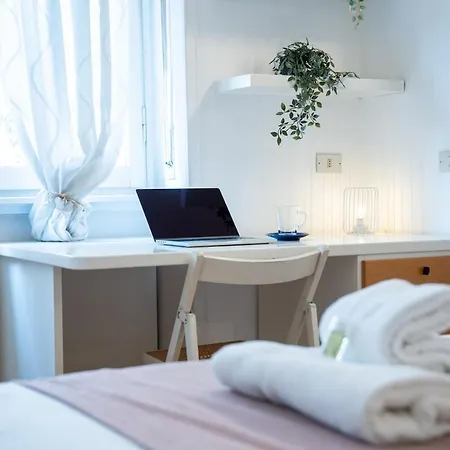 Duomo 10 Minutes Away Spacious 5 Pax Balcony Wifi Ac Lejlighed