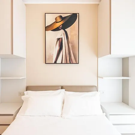 Michelangelo Moscova Golden House