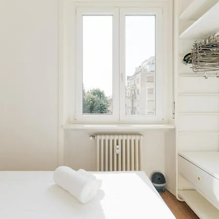 Guesthost - M2 Sant'agostino Bright Milano