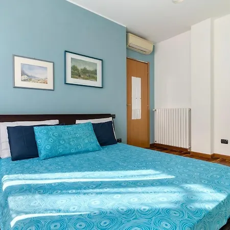 Bright With Terrace Near The Subway Διαμέρισμα *