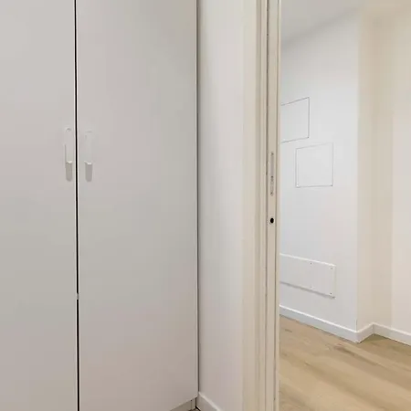 Luxurious Designer - Station Apartment *