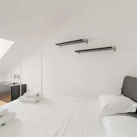 Guesthost - Darsena Bright Daire Milano