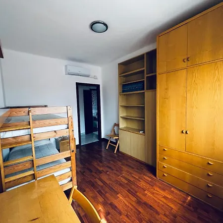 Apartamento Bright Three-room 250m From The Subway Milán