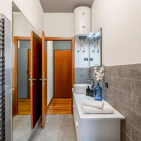 Spacious Design Flat At Navigli At 15 Min From Duomo *