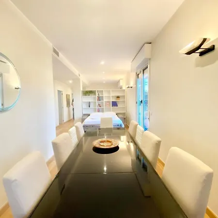 Penthouse With Panoramic Terrace-8 Minutes From The Duomo 公寓