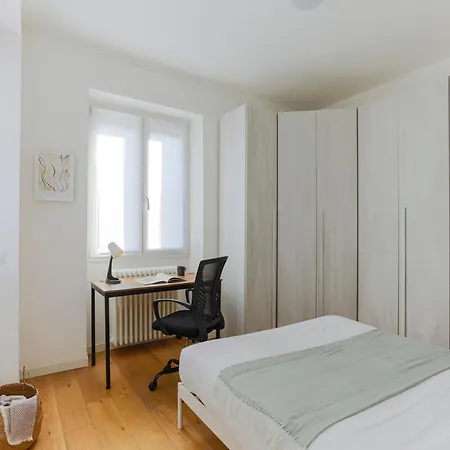 The Rent - Spacious Two-bedroom Flat Near Milano
