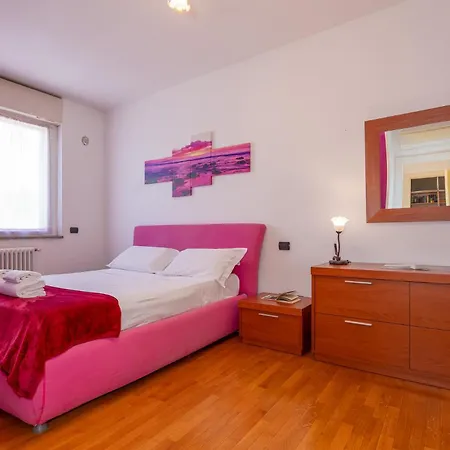 Private Terrace & 2 Bedrooms Near Bosco Verticale Lägenhet *