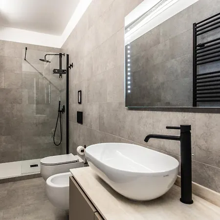 アパート Luxury House In Pietrasanta 140 Mq ミラノ