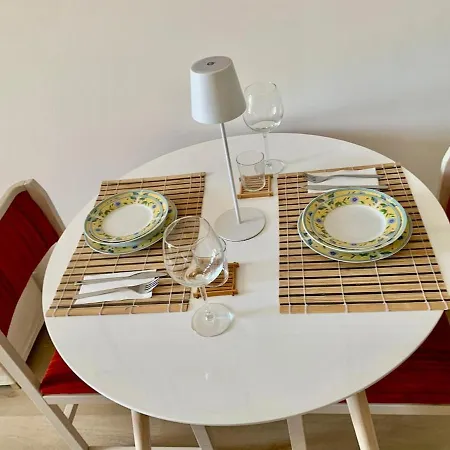 公寓 Mylo's -15 Minutes From The Duomo, Ieo, Prada 米兰