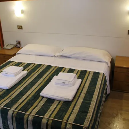 Bogart Hotel 2*