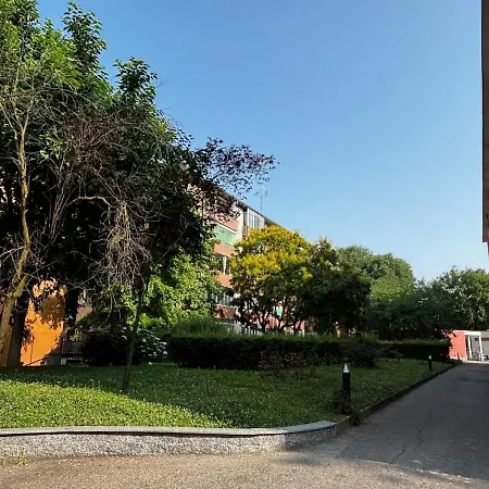 شقة Bright Three-room 250m From The Subway