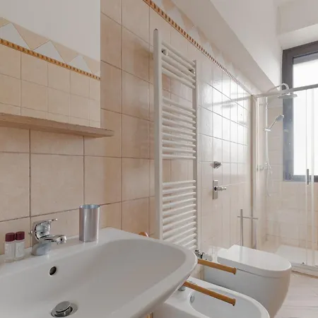 Guesthost - Farini For 6 People *