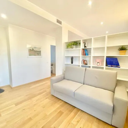 公寓 Penthouse With Panoramic Terrace-8 Minutes From The Duomo