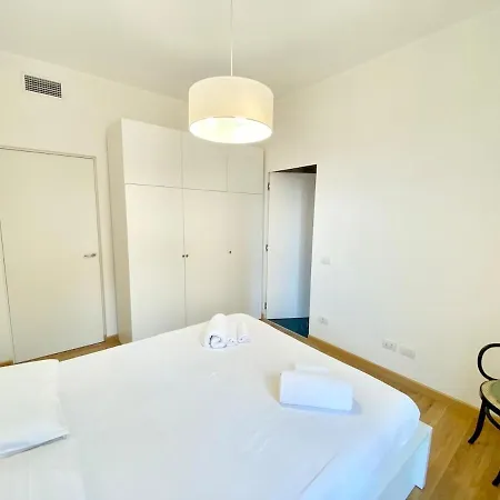 Penthouse With Panoramic Terrace-8 Minutes From The Duomo 公寓