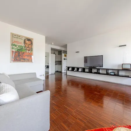 One Bedroom In The Heart Of