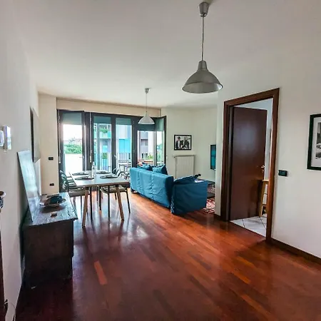 Large With Terrace * ميلان