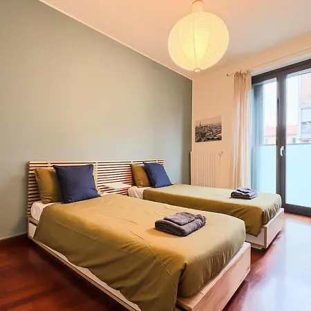 Large With Terrace ميلان