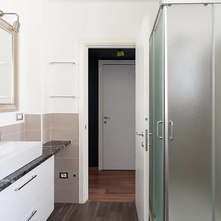 Guesthost - Gorla Modern *