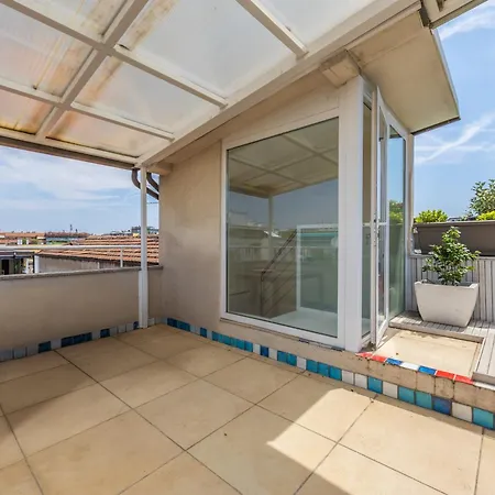 Milan Central Penthouse With Terraces, Jacuzzi & Garage Apartmán Milán