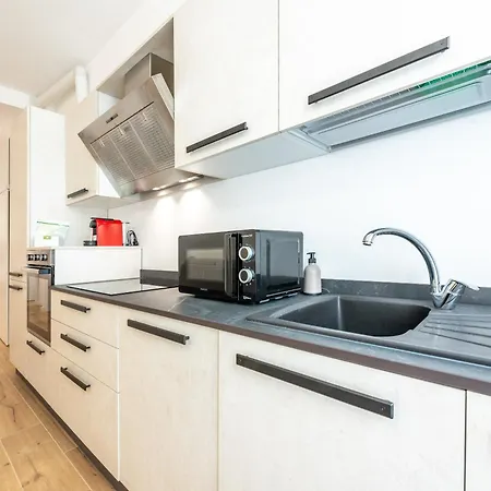 アパート Navigli 2-bedroom And Sofa Bed