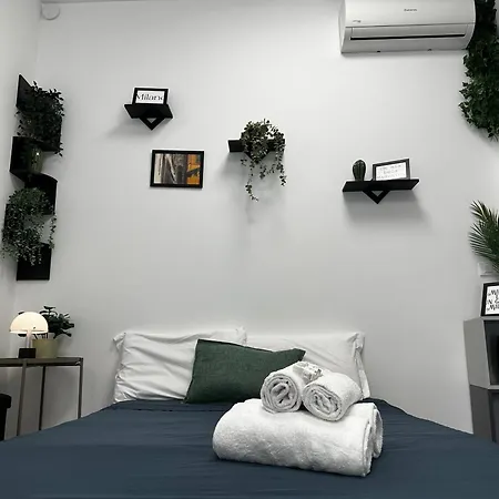 Cozy House A Few Steps From The Metro And Duomo 아파트 *