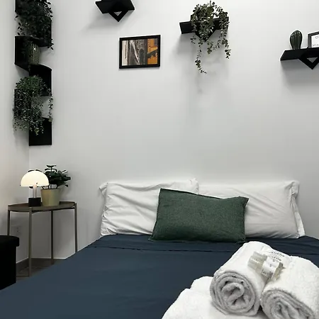 Cozy House A Few Steps From The Metro And Duomo 아파트 *